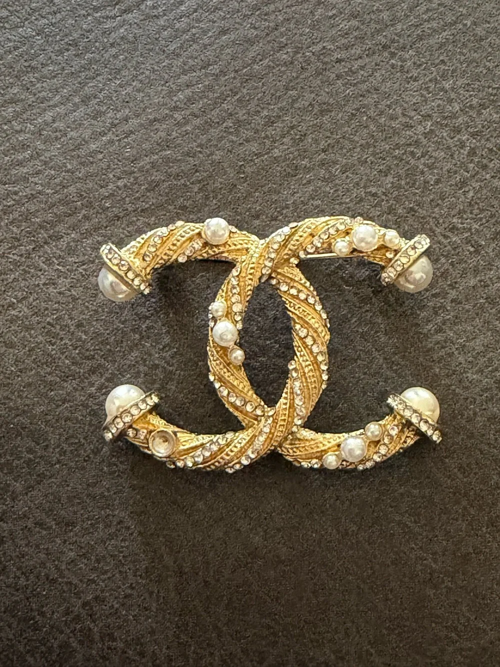 Chanel brooch - Picture 8 of 10